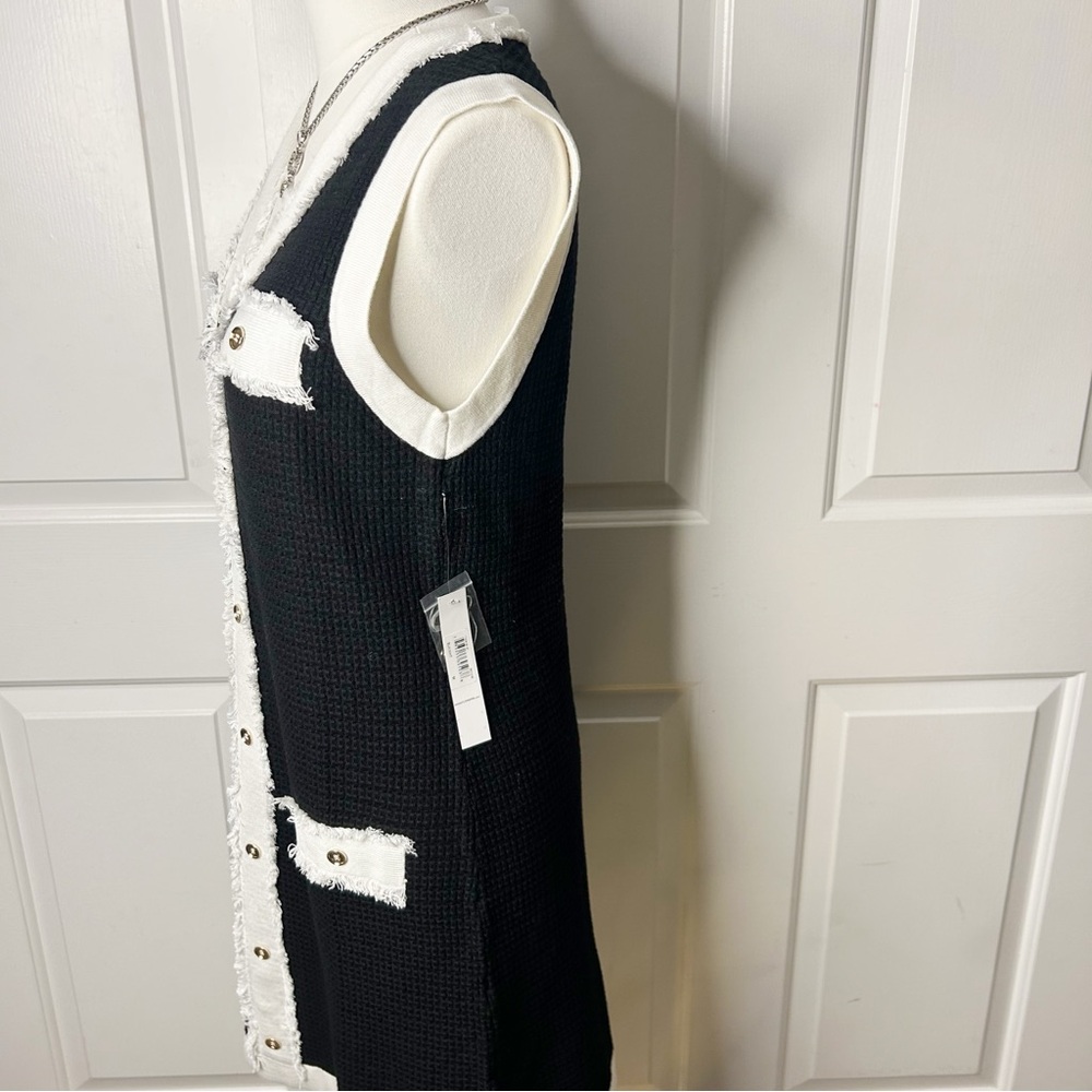 Maggy London Contrast Trim V-Neck Dress (Size M) - Picture 6 of 9